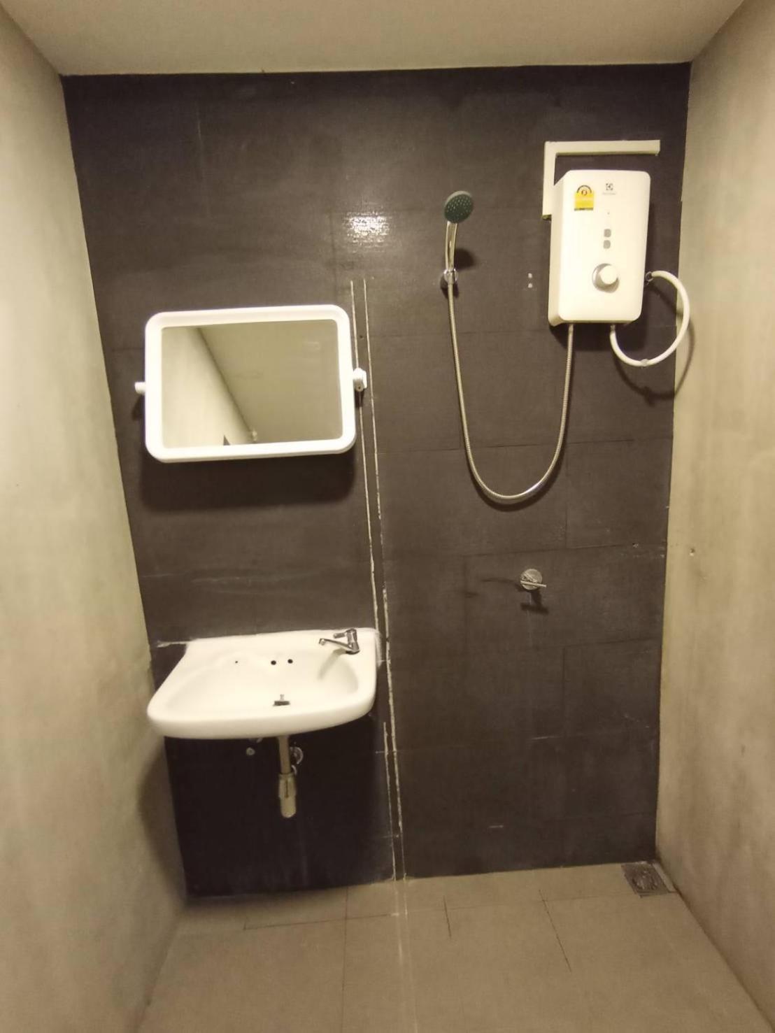 Go Inn Silom Bts Surasak X โกอินน์ สีลม บีทีเอส สถานีสุรศักดิ์ Bangkok Ngoại thất bức ảnh